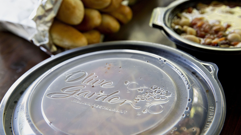 Olive Garden food in takeout containers