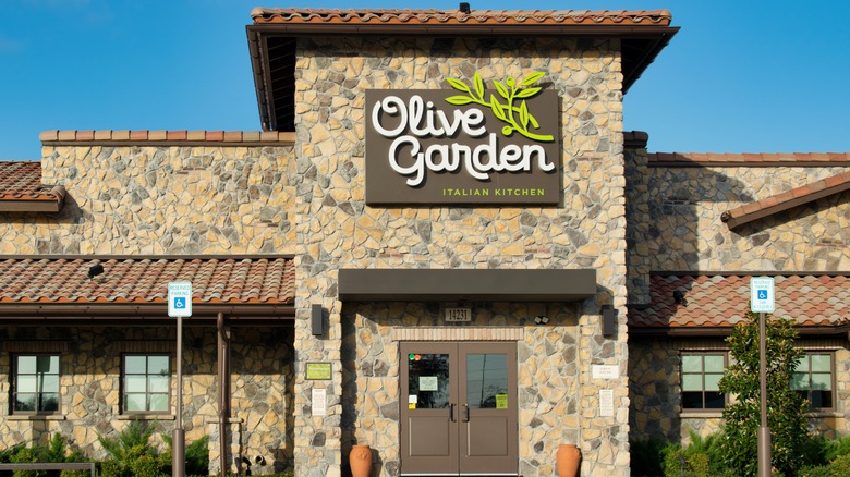 Olive Garden chain restaurant entrance