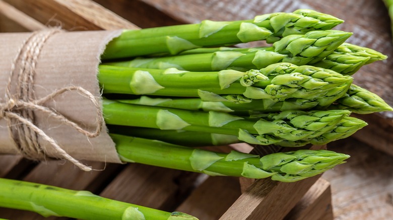 Wrapped asparagus bundle