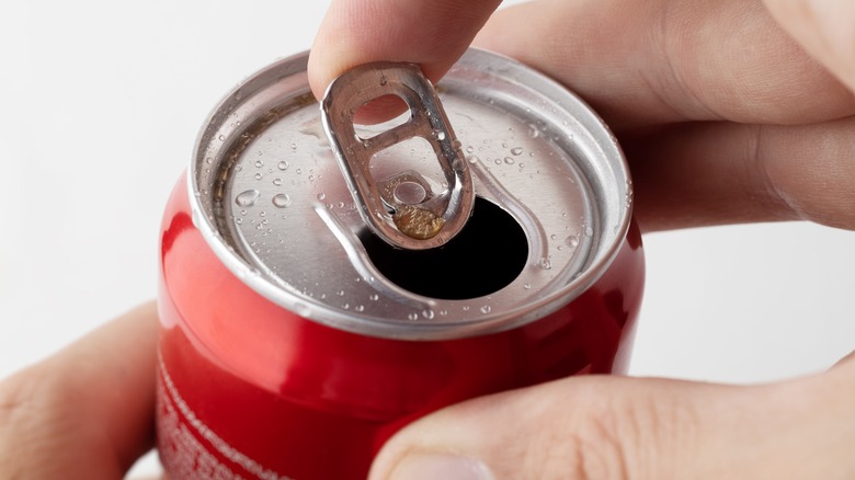 hand opening soda can