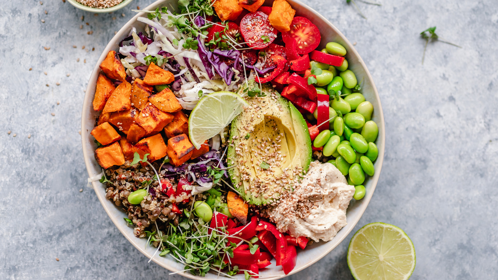 https://www.thedailymeal.com/img/gallery/the-simple-dressing-fix-to-prevent-dreaded-soggy-salad-leftovers/l-intro-1690214449.jpg