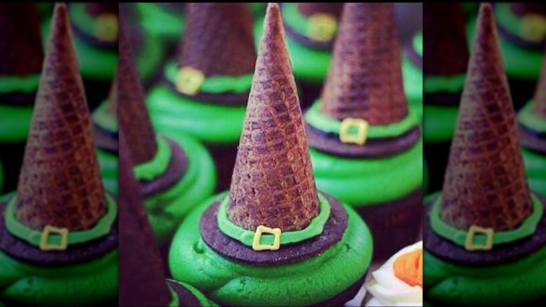 Witch hat cupcakes