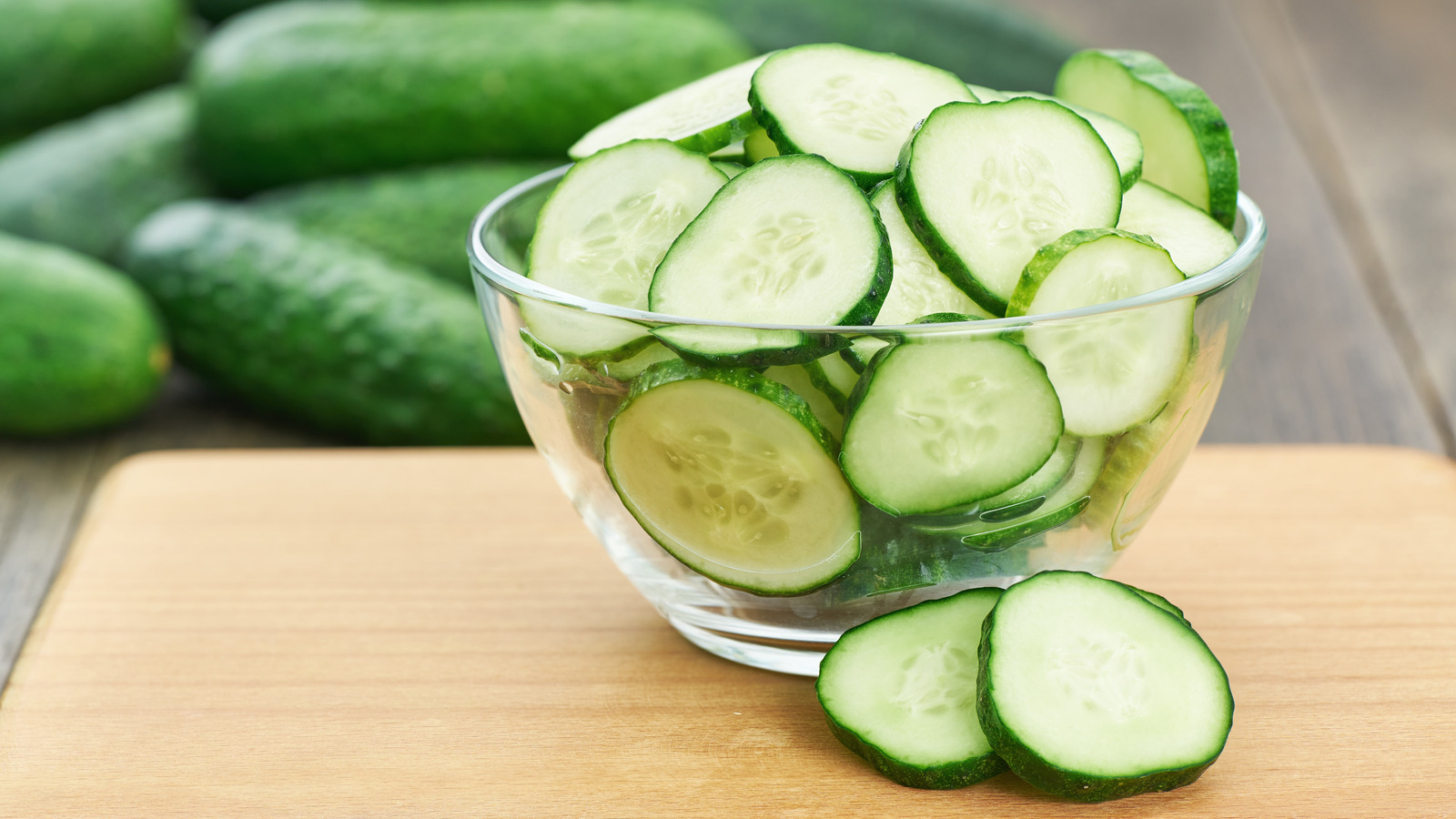 https://www.thedailymeal.com/img/gallery/the-simple-hack-to-bring-weary-cucumbers-back-to-life/l-intro-1687804751.jpg