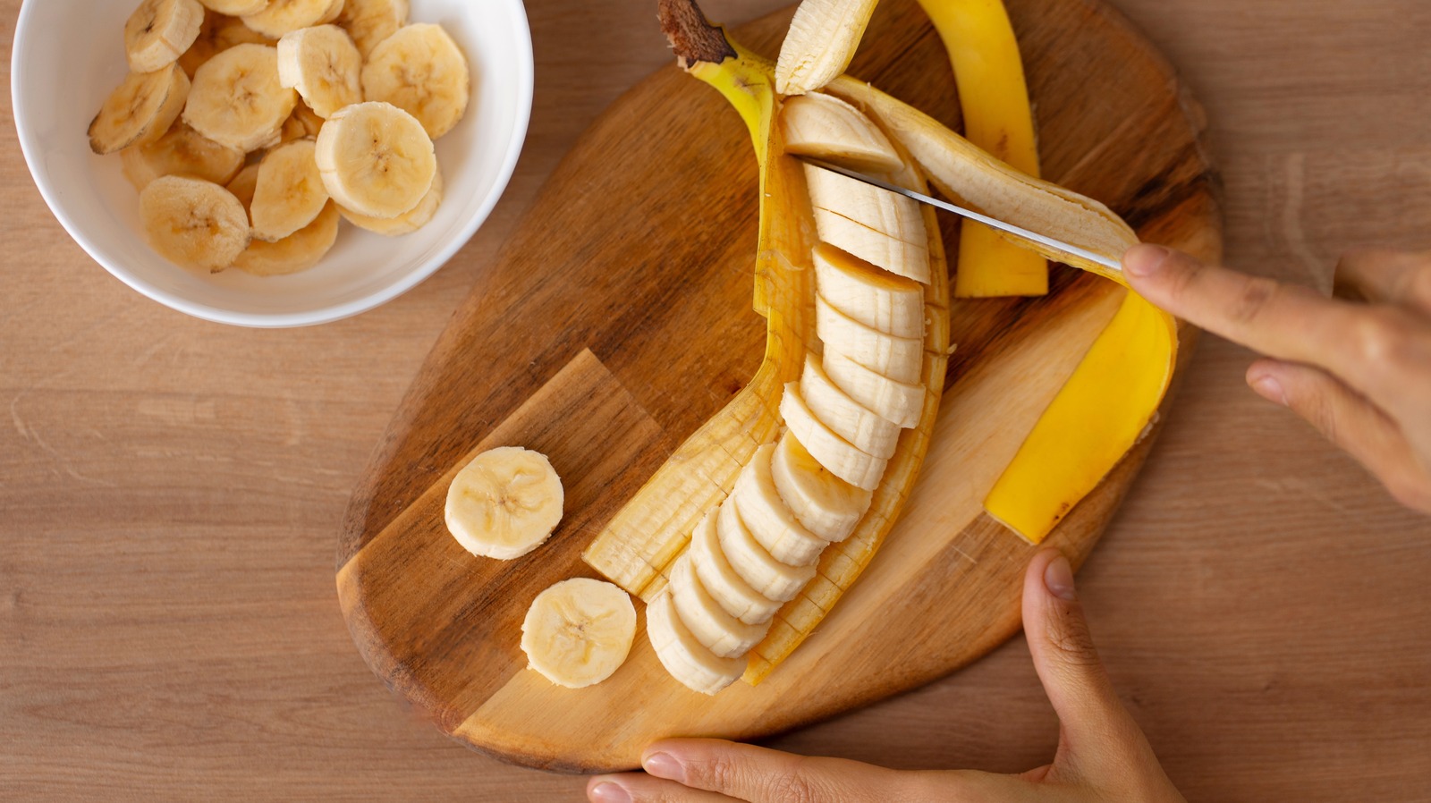 The Simple Hack To Cut Bananas Using Just Your Fingers