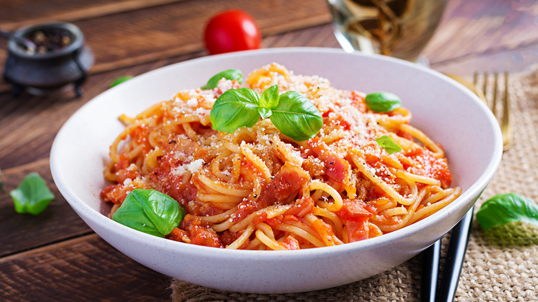 Spaghetti with tomato sauce