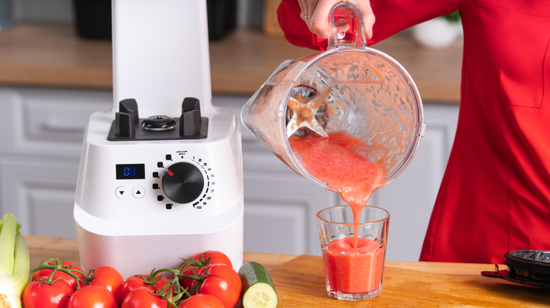 blending tomatoes