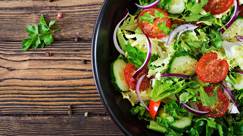 Crispy green salad in a bowl