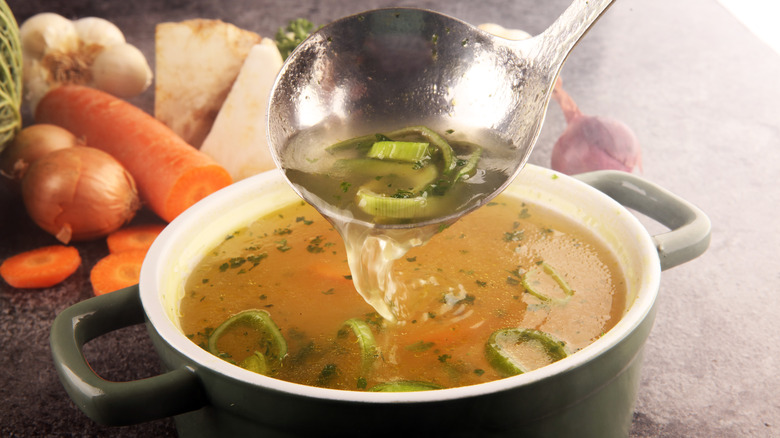 Clear vegetable soup 