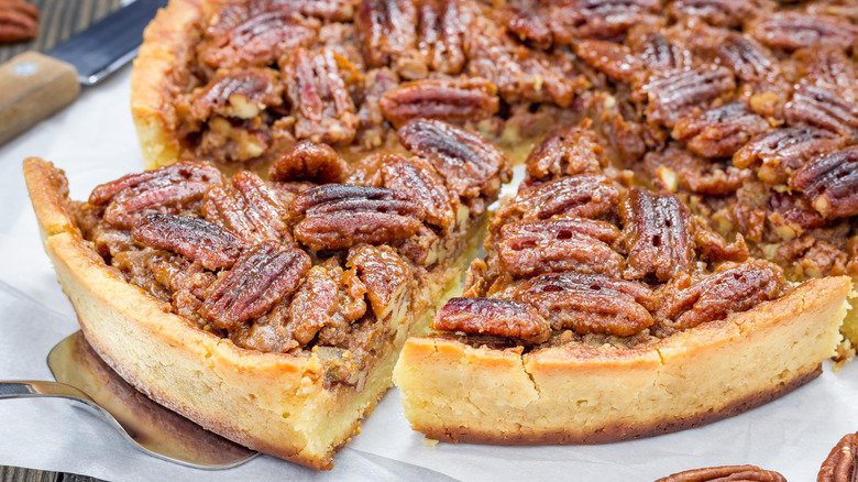 Pecan pie with roasted nuts