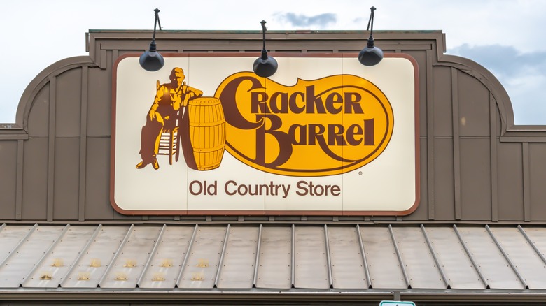 A cracker barrel sign on a cracker barrel restaurant