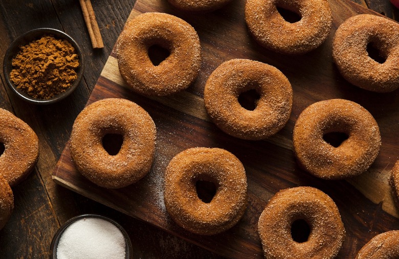 New Hampshire: Apple cider doughnuts