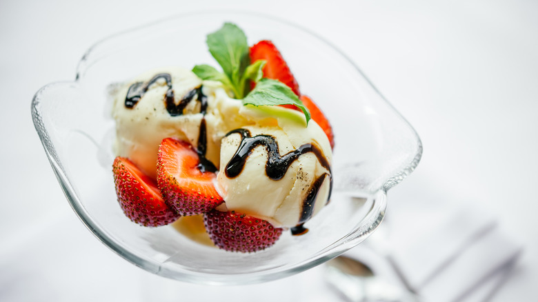 strawberry balsamic ice cream sundae