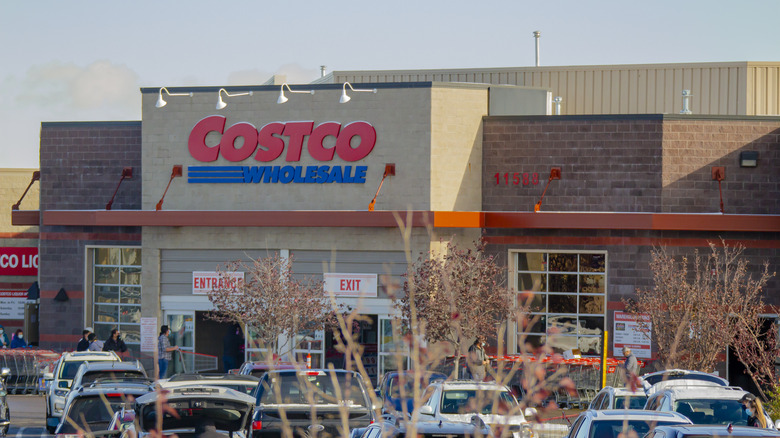 Alberta Costco with external liquor store