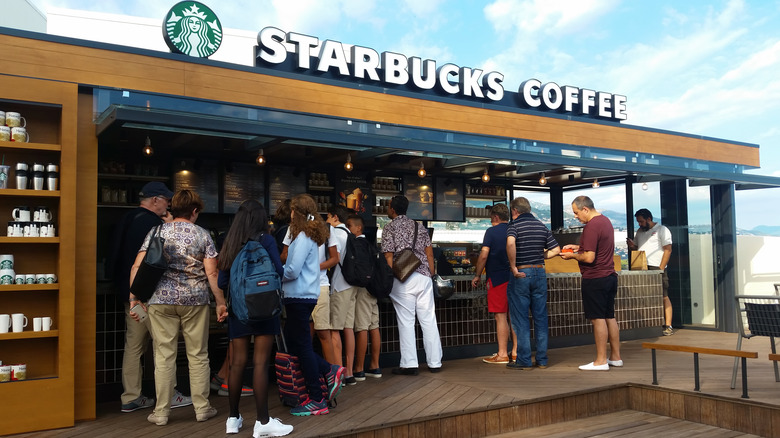 People ordering Starbucks