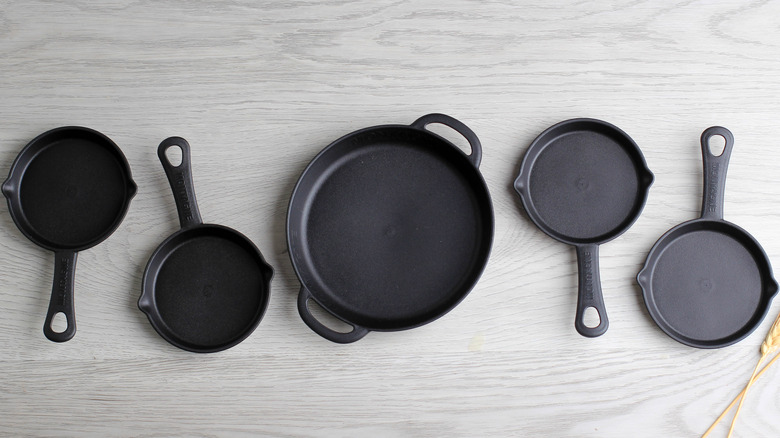 cast iron skillets in various sizes