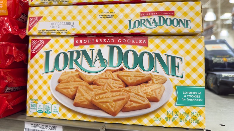 box of lorna doone shortbread cookies