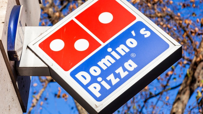 Domino's old sign style