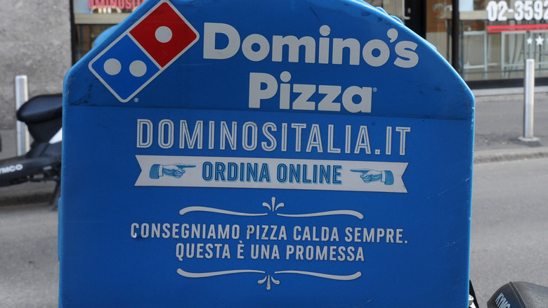 Domino's Italy signage