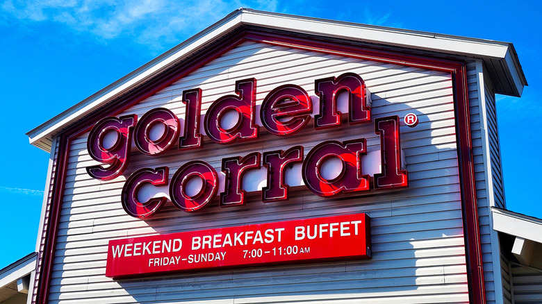 Golden Corral sign showing weekend breakfast buffet times