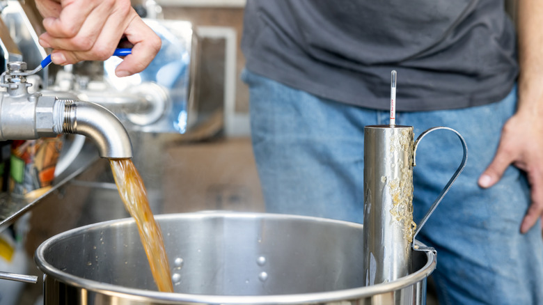 Maple syrup refining process