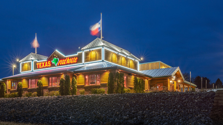 Texas Roadhouse at night