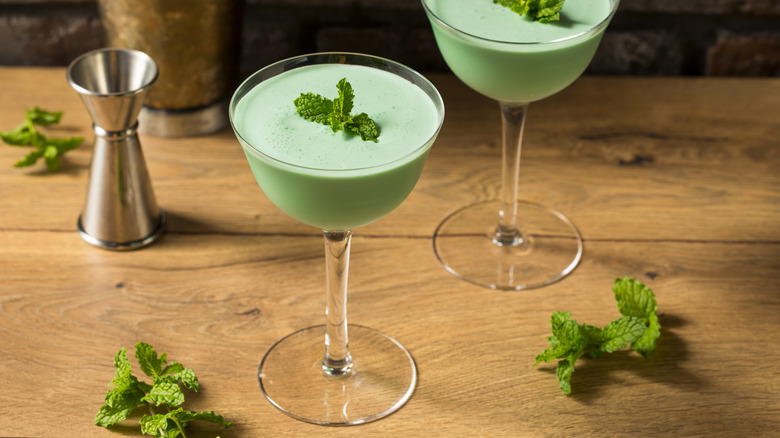 Grasshopper cocktails on wood table