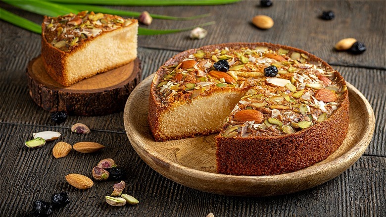 round single layer cake with nuts