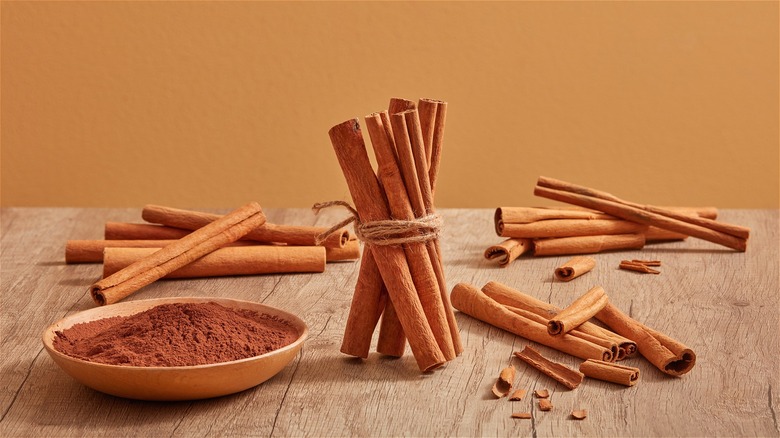 Cinnamon sticks and ground cinnamon 