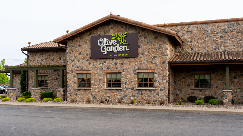 Olive Garden storefront