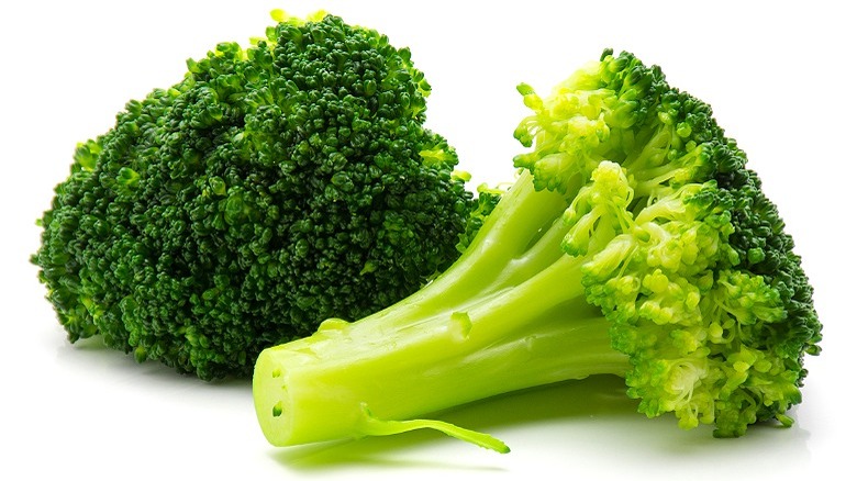 Steamed broccoli pieces 