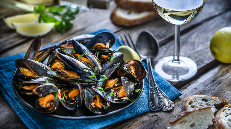 Cooked mussels