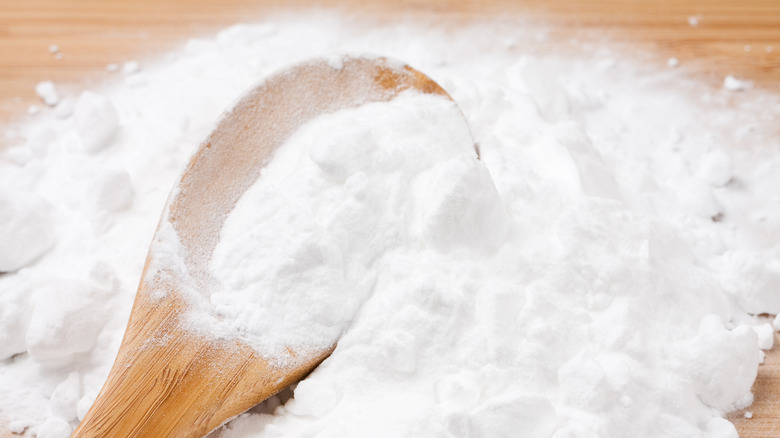 baking soda on wooden spoon