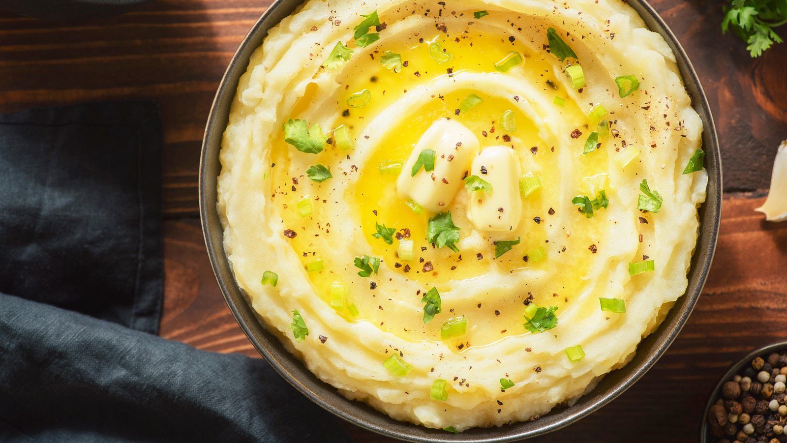 https://www.thedailymeal.com/img/gallery/the-tool-that-produces-the-lightest-mashed-potatoes/l-intro-1670513585.jpg