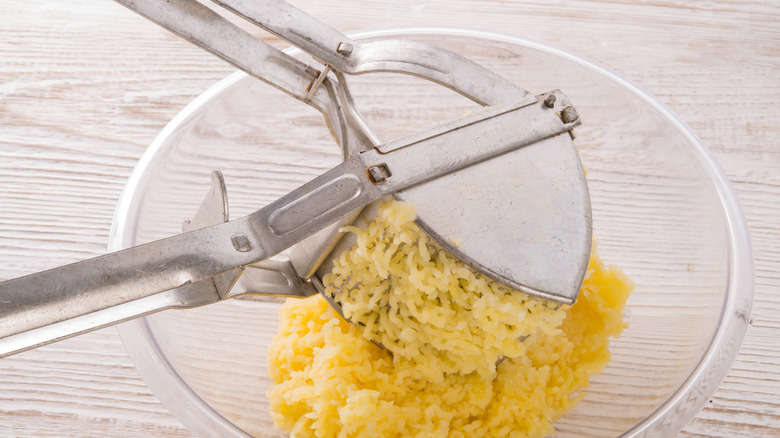 https://www.thedailymeal.com/img/gallery/the-tool-that-produces-the-lightest-mashed-potatoes/ricing-is-the-key-to-light-mashed-potatoes-1670513585.jpg