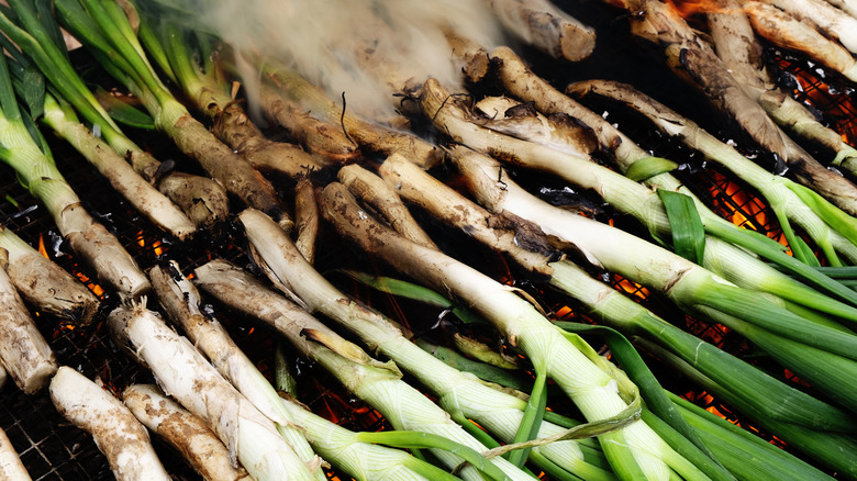 green onions on barbecue