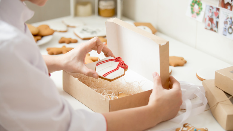 Packaging up cookies in box