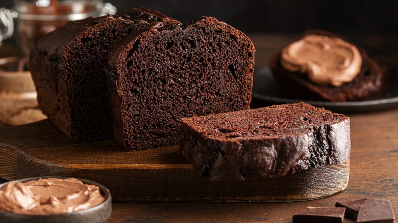 a plate of chocolate pound cake