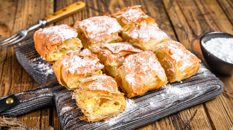 pastry made with phyllo dough