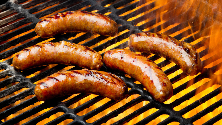 https://www.thedailymeal.com/img/gallery/the-trick-for-the-juiciest-grilled-sausages-is-poaching-them-first/intro-1689704585.jpg
