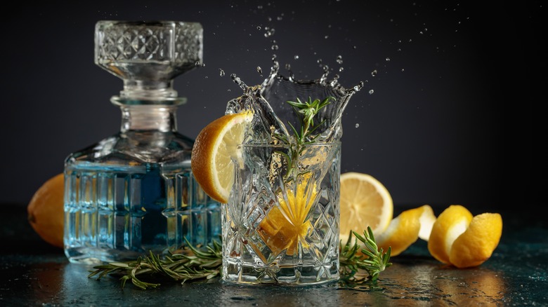 A lemon splashes into a cocktail