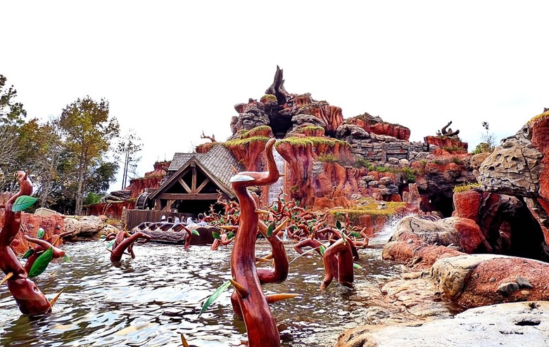 Splash Mountain, Disneyland or Magic Kingdom or Tokyo Disneyland