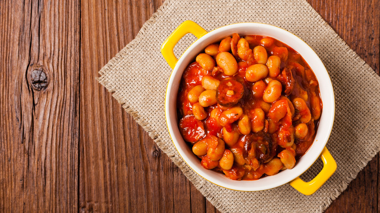 Baked beans in bowl