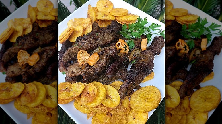 Tassot with fried plantains