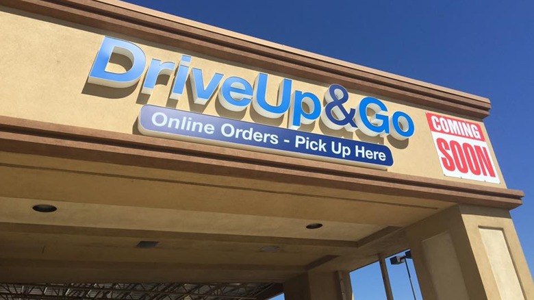 Albertsons DriveUp sign