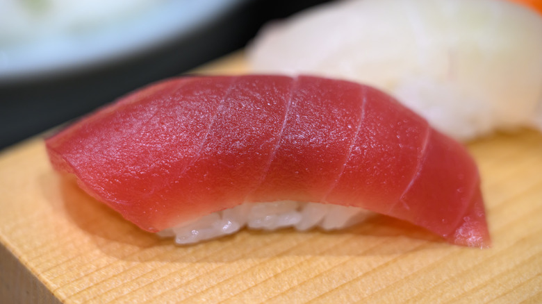 tuna sushi nigiri