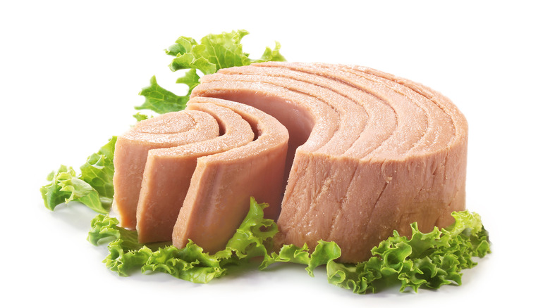 canned tuna on lettuce