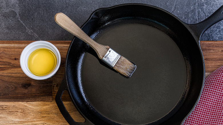 Cast iron pan with oil
