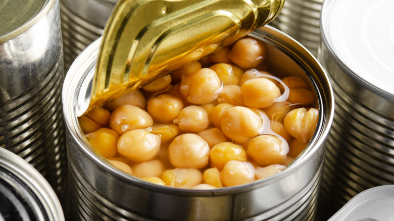 Can of chick peas