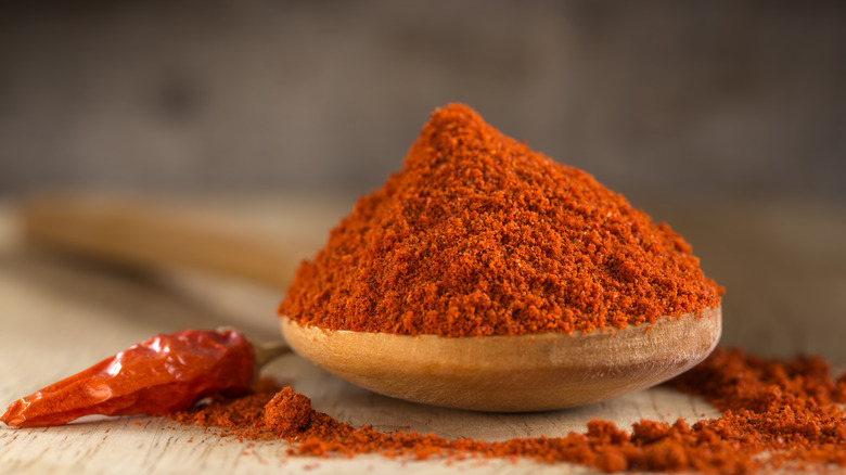 heaping spoonful of hot paprika