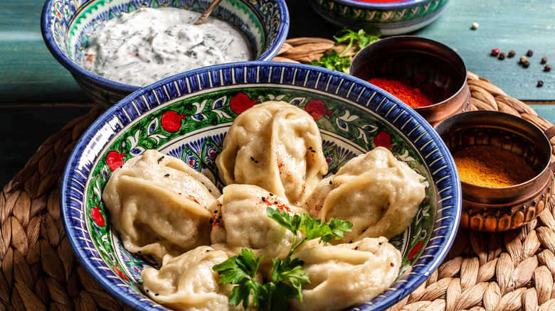 A bowl of Uzbek manti